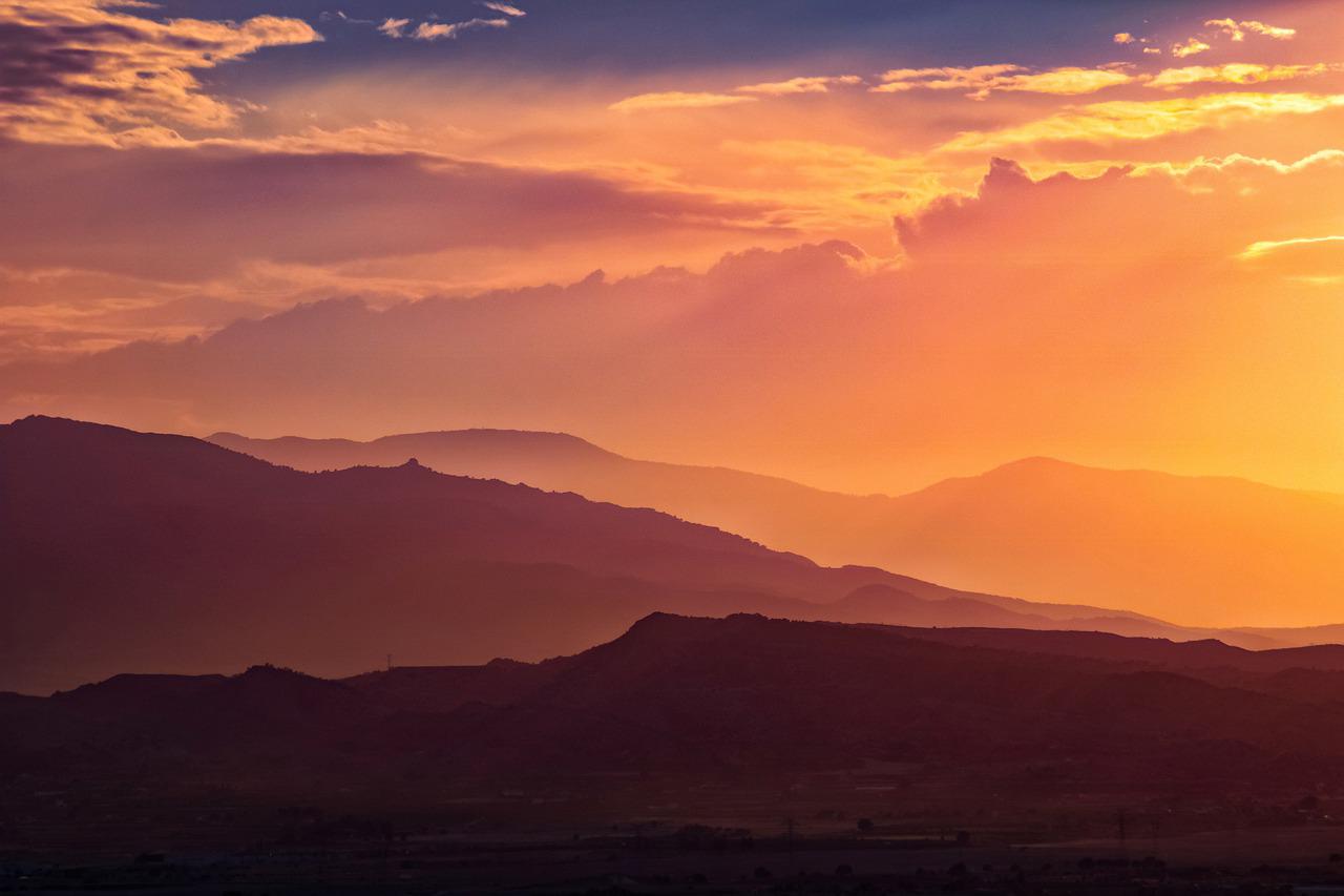 Alba montagna tramonto