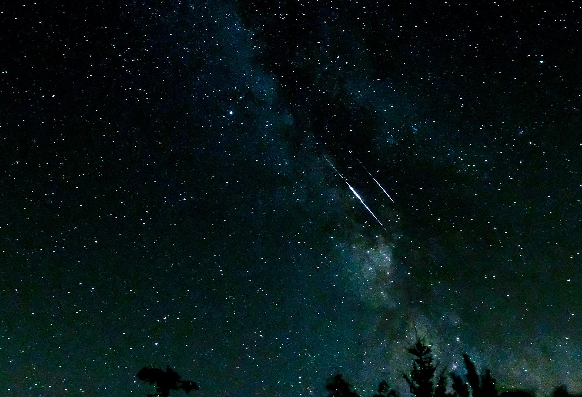 Cielo, notte, stelle cadenti